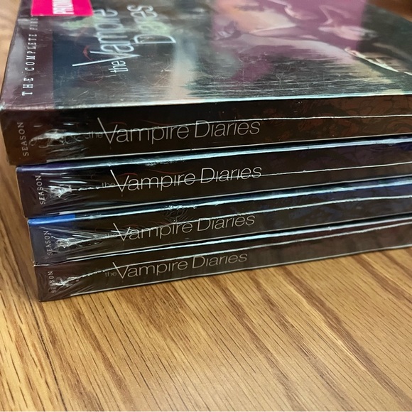 The Vampire Diaries DVD Series - Picture 3 of 3